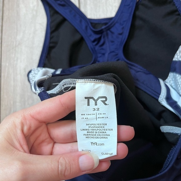 TYR Women's DPX7A Phoenix Splice Diamondfit Swimsuit Size 32 - Picture 3 of 3